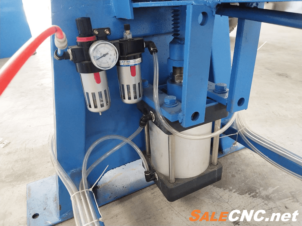 เครื่องพับเหล็ก ระบบนิวเมติกส์ Pneumatic ยาว 2500mmหนา 1.5mm 1