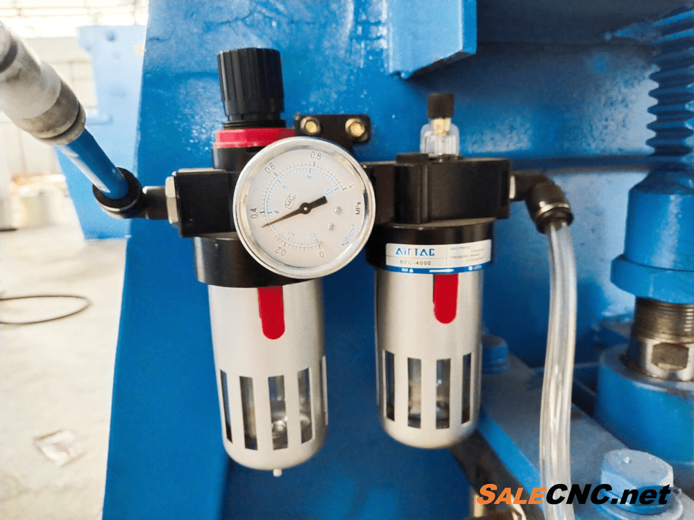 เครื่องพับเหล็ก ระบบนิวเมติกส์ Pneumatic ยาว 2500mmหนา 1.5mm 9